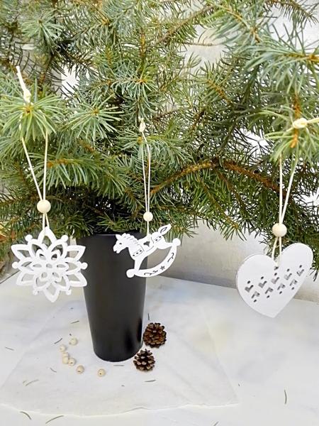 weißer Vintage Holz Baumschmuck